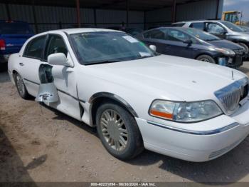  Salvage Lincoln Towncar