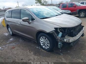  Salvage Chrysler Pacifica