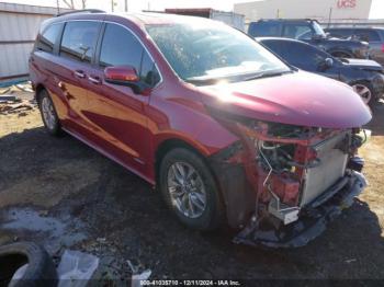  Salvage Toyota Sienna