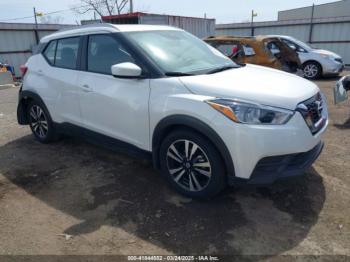  Salvage Nissan Kicks