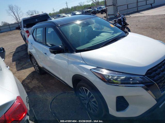  Salvage Nissan Kicks