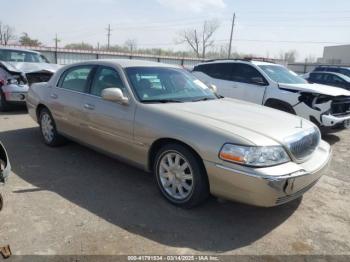  Salvage Lincoln Towncar