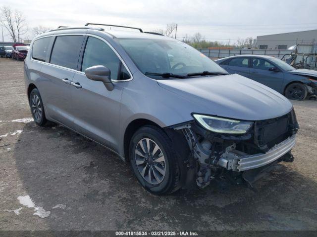  Salvage Chrysler Pacifica