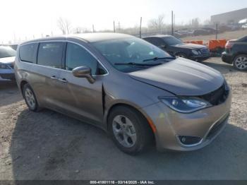  Salvage Chrysler Pacifica
