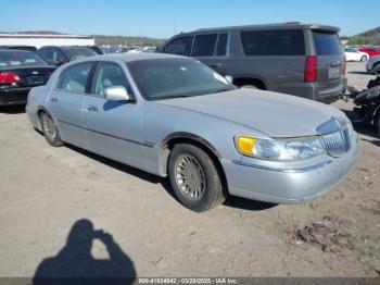  Salvage Lincoln Towncar