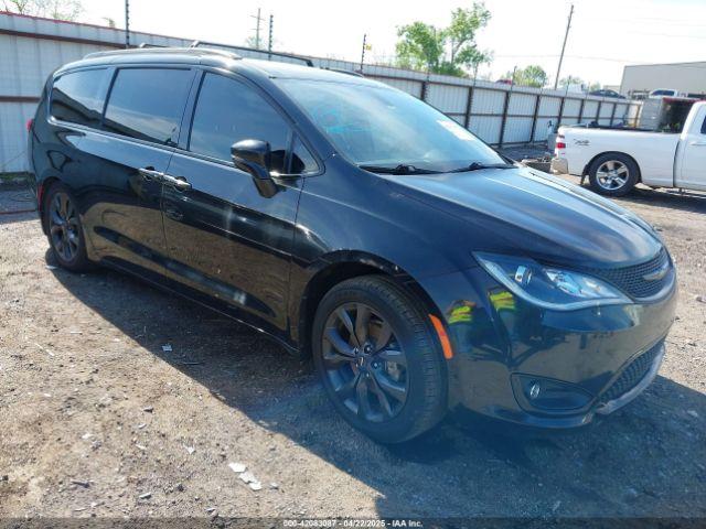  Salvage Chrysler Pacifica