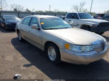  Salvage Lincoln Towncar