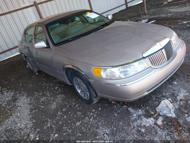  Salvage Lincoln Towncar