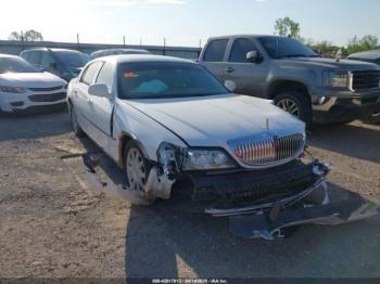  Salvage Lincoln Towncar