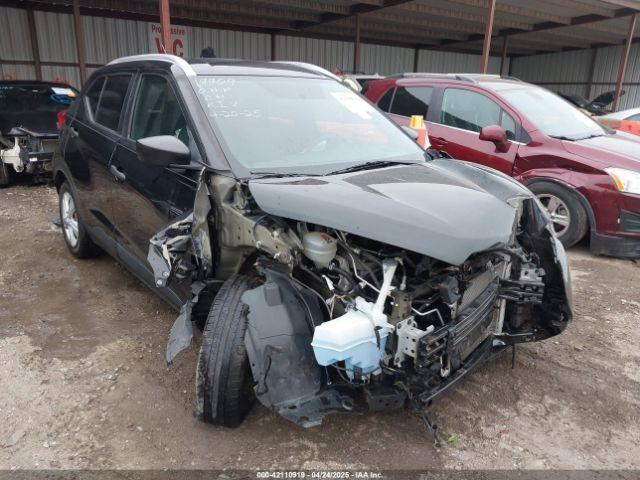  Salvage Nissan Kicks