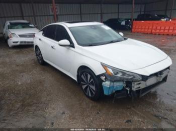  Salvage Nissan Altima