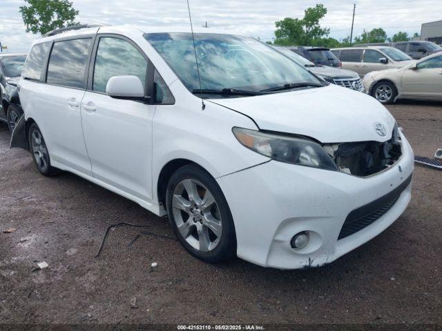  Salvage Toyota Sienna