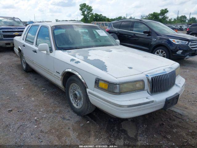  Salvage Lincoln Towncar