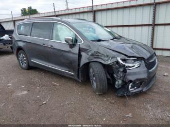  Salvage Chrysler Pacifica