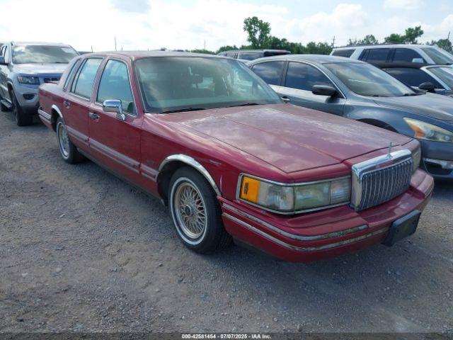  Salvage Lincoln Towncar