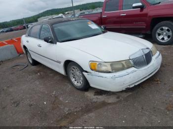  Salvage Lincoln Towncar