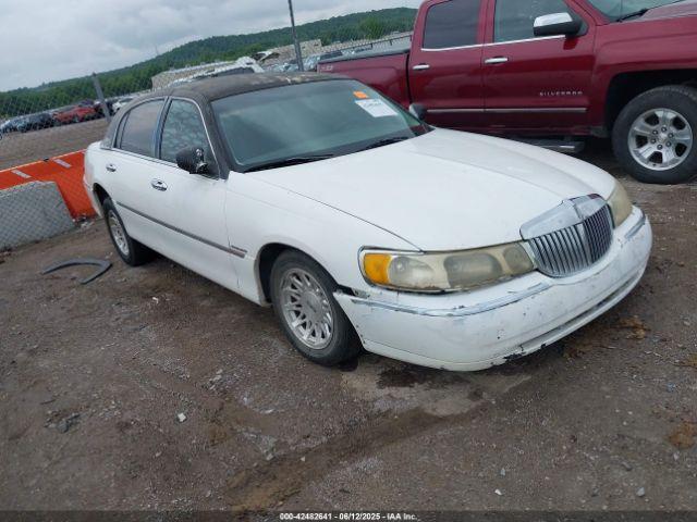  Salvage Lincoln Towncar