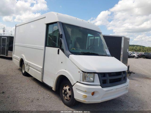  Salvage Isuzu Commercial Van