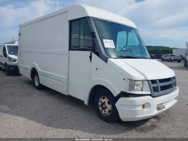 Salvage Isuzu Commercial Van