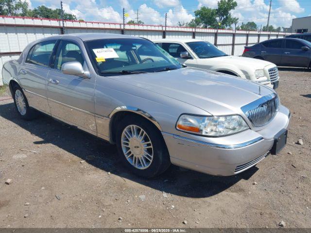  Salvage Lincoln Towncar
