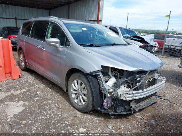  Salvage Chrysler Pacifica