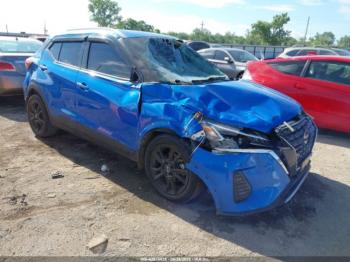  Salvage Nissan Kicks