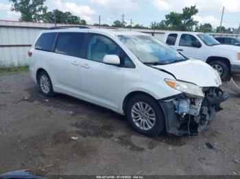  Salvage Toyota Sienna