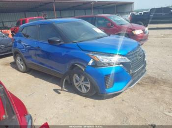  Salvage Nissan Kicks