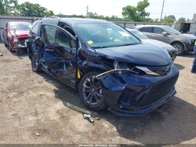  Salvage Toyota Sienna