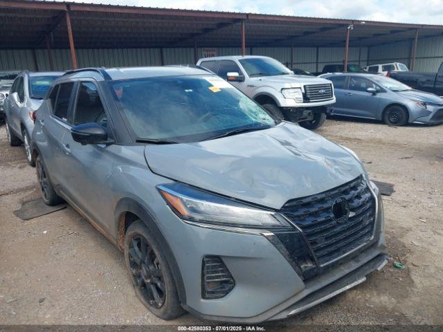  Salvage Nissan Kicks