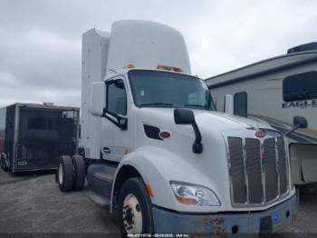  Salvage Peterbilt 579