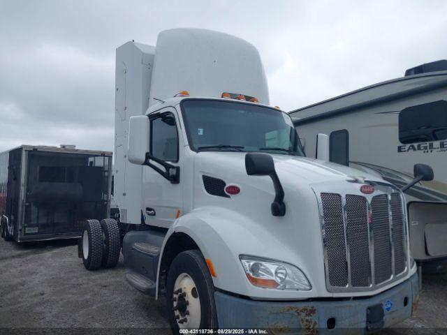  Salvage Peterbilt 579
