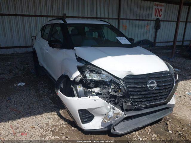  Salvage Nissan Kicks