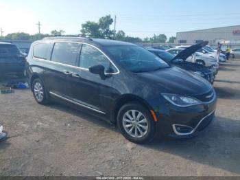  Salvage Chrysler Pacifica