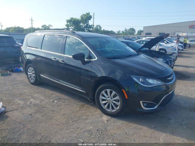  Salvage Chrysler Pacifica