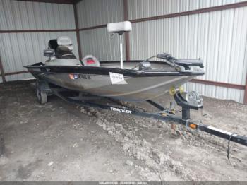  Salvage Basstracker Boat