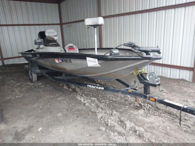  Salvage Basstracker Boat