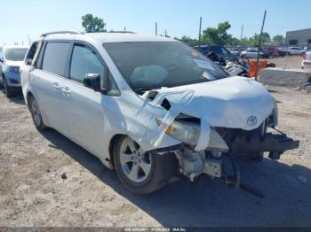  Salvage Toyota Sienna