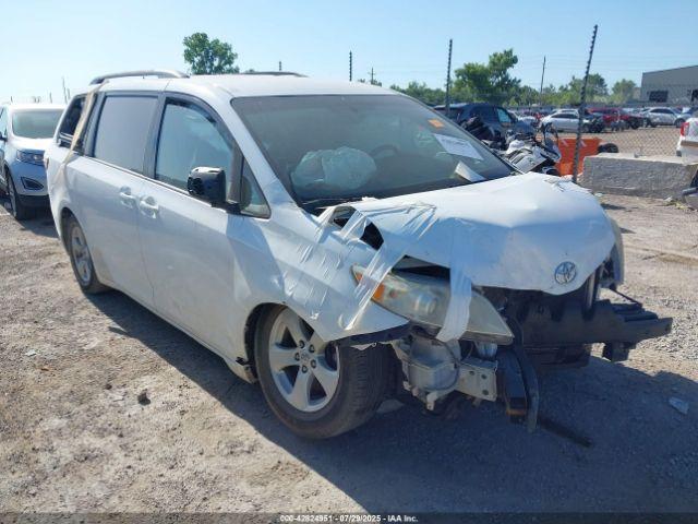  Salvage Toyota Sienna
