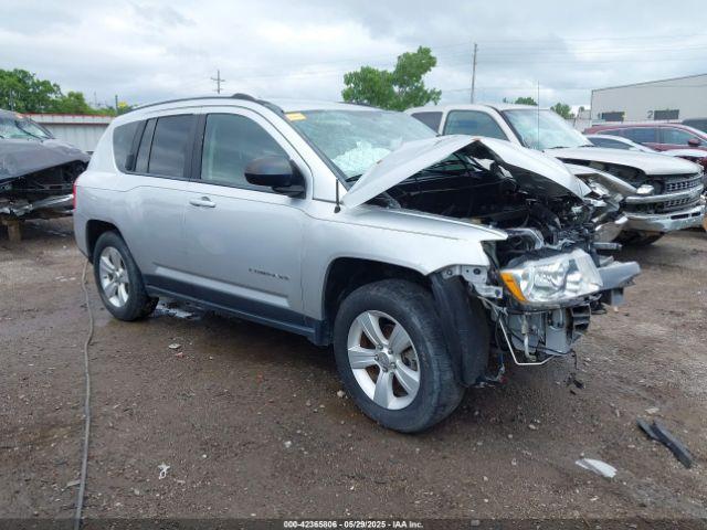 Salvage Jeep Compass