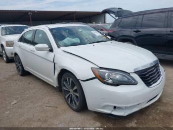  Salvage Chrysler 200