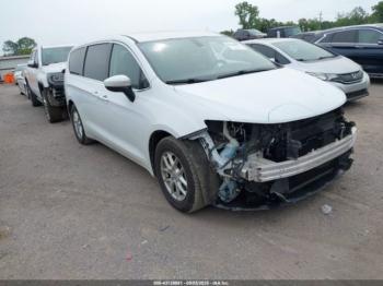  Salvage Chrysler Pacifica