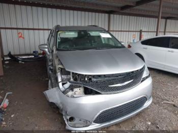  Salvage Chrysler Pacifica