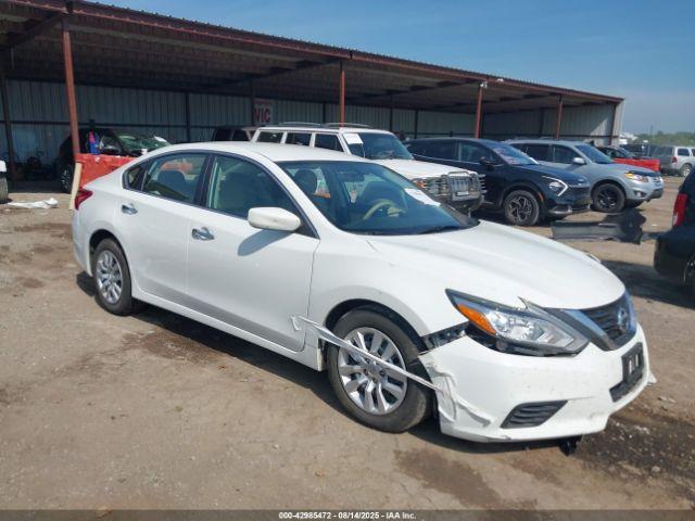  Salvage Nissan Altima