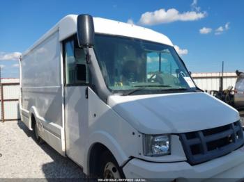  Salvage Isuzu Commercial Van