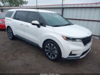  Salvage Kia Carnival