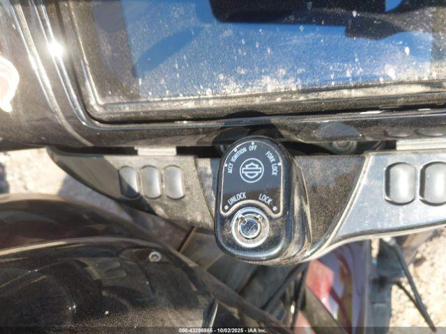 Harley-Davidson Flhxs Street Glide Special Image 13