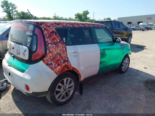 Kia Soul + Image 16