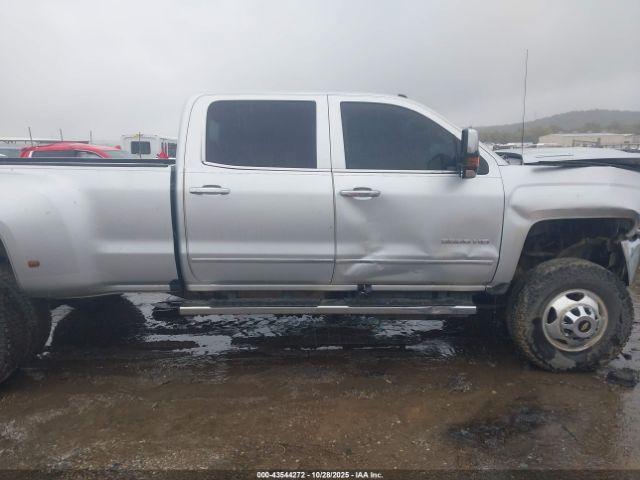 Chevrolet Silverado 3500 Ltz Image 10