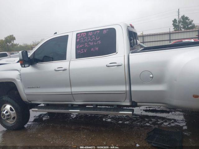 Chevrolet Silverado 3500 Ltz Image 12